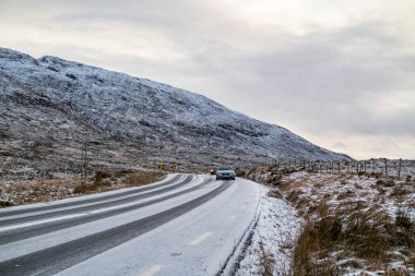 R251 kışın dondu - İrlanda Donegal İlçesi.