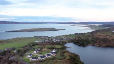 Donegal, İrlanda 'da Portnoo' daki Pound Lough 'un hava görüntüsü.