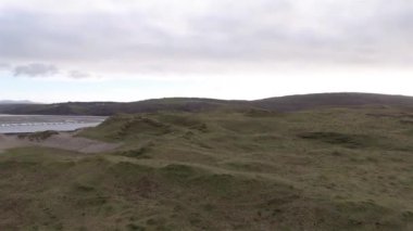 Portnoo County Donegal, İrlanda 'daki Gweebarra Körfezi ve Ardlougher plajının hava manzarası