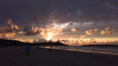 Narin 'de balık tutmak, Portnoo ipliği County Donegal - İrlanda' da gün batımında..