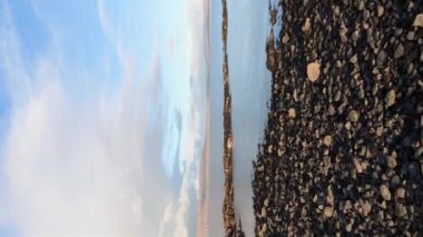 Narin Strand 'daki güzel kayaların hava manzarası. County Donegal İrlanda' da büyük güzel bir plaj.