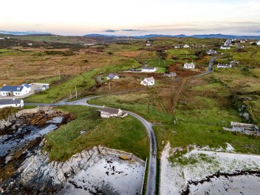 Sonbahar boyunca Donegal İlçesi Rossbeg sahil şeridi - İrlanda.