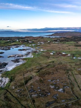 Sonbahar boyunca Donegal İlçesi Rossbeg sahil şeridi - İrlanda.