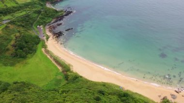 Moville, Donegal, İrlanda 'daki su parkının havadan görüntüsü..