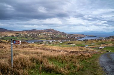 Slieve Ligi hacı yolu Teelin tarafından County Donegal, İrlanda 'da.