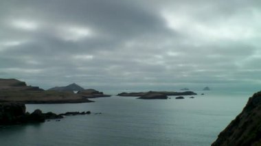 Kerry, İrlanda 'daki Skellig adalarının kıyı manzarası.