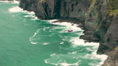 Valentia Adası, Kerry County, İrlanda 'daki Geokaun Dağı ve Fogher Kayalıkları' nın muhteşem manzarası.