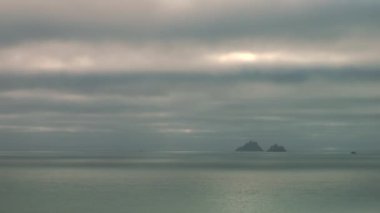 Kerry, İrlanda 'daki Skellig adalarının kıyı manzarası.