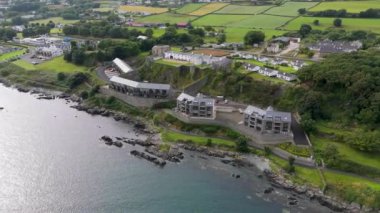 İrlanda 'nın Donegal ilçesindeki Greencastle olarak da bilinen Northburgh kalesinin hava görüntüsü..