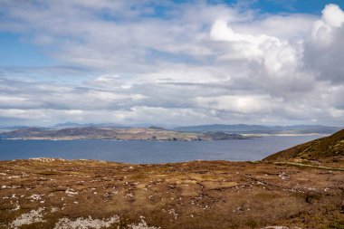 İrlanda 'nın Donegal ilçesindeki Horn Head uçurumlarına bakın..