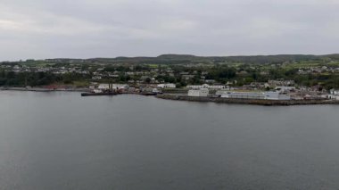 İrlanda 'nın Donegal ilçesindeki Greencastle' daki teknelerin hava görüntüsü.