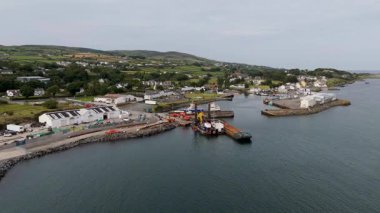 İrlanda 'nın Donegal ilçesindeki Greencastle' daki teknelerin hava görüntüsü.
