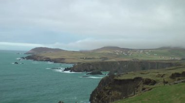 İrlanda, Kerry 'deki Slae Head Drive' ın güzel sahili..