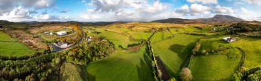 İrlanda Cumhuriyeti 'nin Donegal ilçesindeki Kildarragh' daki su arıtma tesisinin hava görüntüsü.