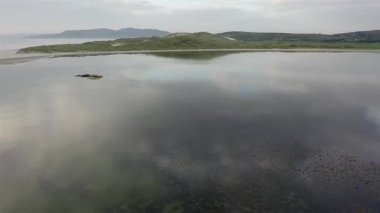 Donegal, İrlanda 'da Lettermacaward' ın Dooey plajı.-