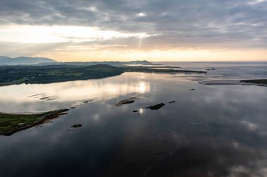 Lettermacaward, Donegal, İrlanda 'dan Dooey Sahili ve Gweebarra Körfezi Havalimanı.
