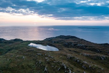 Donegal, İrlanda 'da Portnoo' dan Dunmore Head 'in hava görüntüsü