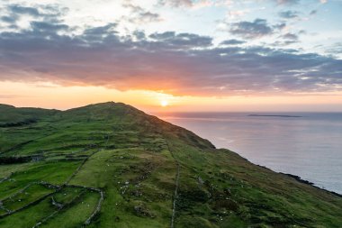 Donegal, İrlanda 'da Portnoo' dan Dunmore Head 'in hava görüntüsü