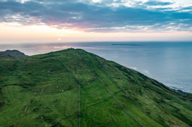 Donegal, İrlanda 'da Portnoo' dan Dunmore Head 'in hava görüntüsü