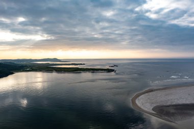Lettermacaward, Donegal, İrlanda 'dan Dooey Sahili ve Gweebarra Körfezi Havalimanı.