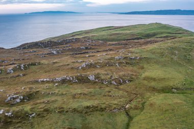 Donegal, İrlanda 'da Portnoo' dan Dunmore Head 'in hava görüntüsü