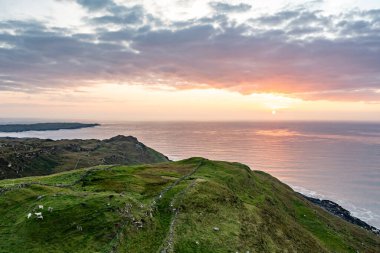 Donegal, İrlanda 'da Portnoo' dan Dunmore Head 'in hava görüntüsü
