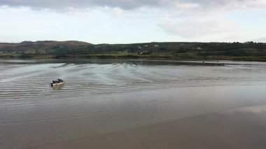 Jetski, Gweebarra körfezinde Portnoo ve Lettermacaward arasında sıkıştı..