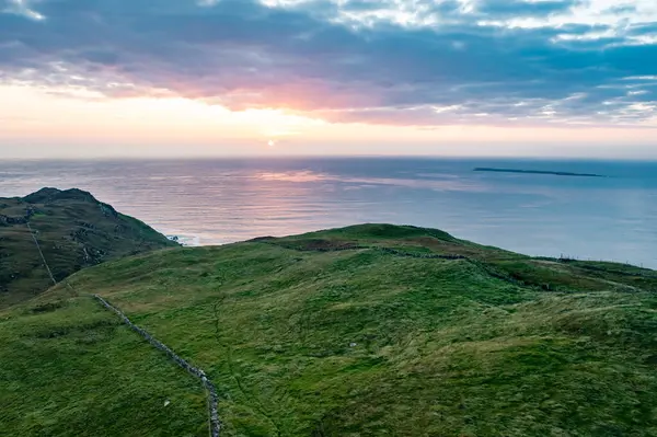 Donegal, İrlanda 'da Portnoo' dan Dunmore Head 'in hava görüntüsü