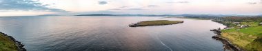 Donegal, İrlanda 'da Portnoo' dan Dunmore Head 'in hava görüntüsü