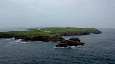 St. Johns Point County Donegal 'e doğru uçuyor, İrlanda.