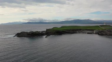 St. Johns Point County Donegal 'e doğru uçuyor, İrlanda.