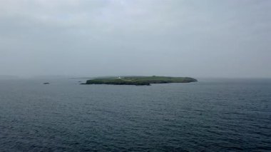 St. Johns Point County Donegal 'e doğru uçuyor, İrlanda.