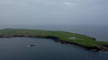 St. Johns Point County Donegal 'e doğru uçuyor, İrlanda.