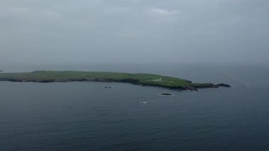 St. Johns Point County Donegal 'e doğru uçuyor, İrlanda.