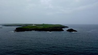 St. Johns Point County Donegal 'e doğru uçuyor, İrlanda.