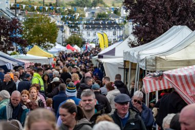 GLENTIES, COUNTY DONEGAL, IRELAND - 13 Eylül 2025: The Hasat Fuarı, Anayol 'da düzenlenen ücretsiz yıllık etkinliktir..