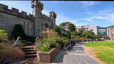 İrlanda 'daki güzel Dublin Kalesi Bahçeleri.