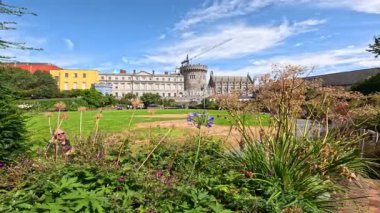İrlanda 'daki güzel Dublin Kalesi Bahçeleri.