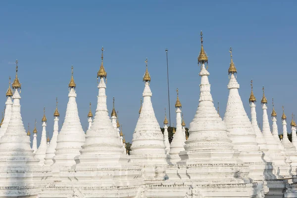 Kuthodaw Pagoda Contém Maior Livro Mundo 729 Estupas Brancas Com — Fotografia de Stock