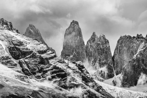 Torres Del Paine Picos Provenientes Nuvens Parque Nacional Torres Del — Fotografia de Stock
