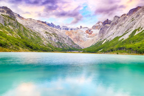 Zonsondergang Andes Bergen Weerspiegelen Lake Laguna Esmeralda Buurt Van Ushuaia — Stockfoto