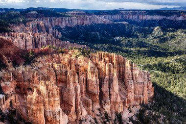 Bryce noktasından ikindi, Bryce Canyon Milli Parkı, Utah, Amerika görmüş amfi tiyatro. 