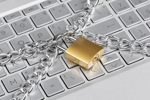 Uzamčený Řetěz Klávesnici Notebooku Kybernetická Bezpečnost — Stock fotografie