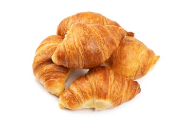 Beyaz arka planda taze kruvasanlar.
