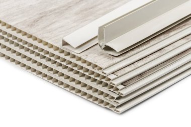 PVC duvar ve tavan için eşyalar. Plastik köşeli PVC panelleri