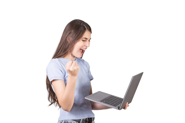 Vista Lateral Uma Mulher Com Raiva Segurando Laptop Mão Isolada — Fotografia de Stock