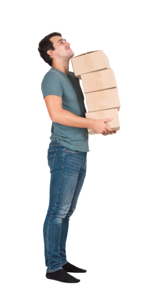 Yandan bakınca neşeli bir gencin portresi kutuları taşıyor ve saydam arkaplanda izole edilmiş bir şekilde duruyor.