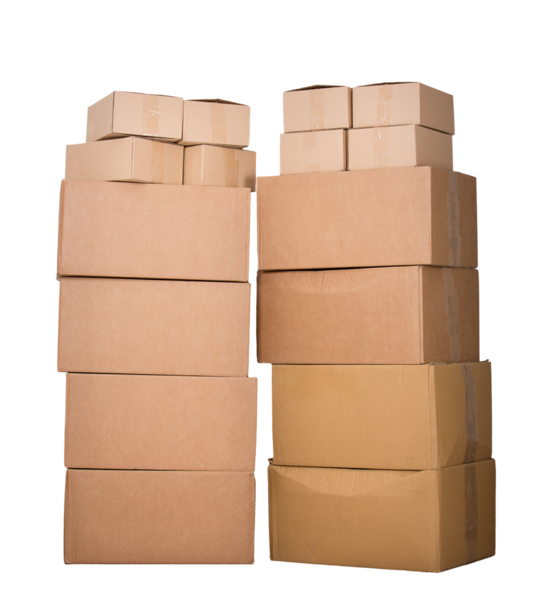 Şeffaf arkaplanda izole edilmiş karton kutular yığını. Kargo deposu.