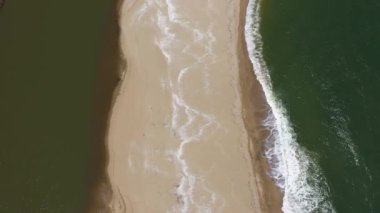 Bulgaristan 'ın Veleka nehrinin ağzının havadan görünüşü