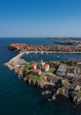 Bulgaristan 'ın Sozopol kentindeki St. Kirik adasında terk edilmiş balıkçılık okulu